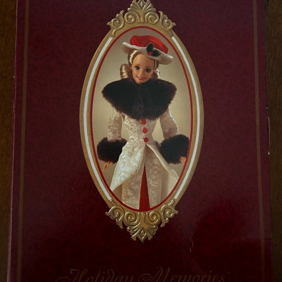 Holiday Memory Barbie - Picture 7 of 7